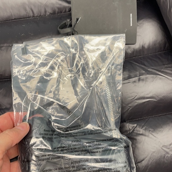 NWT. Mackage “Valery” Puffer Coat, size large. - Picture 4 of 6